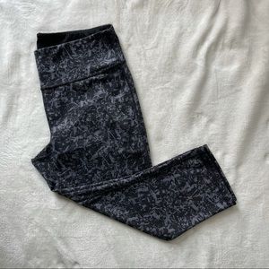 Athleta Capri Leggings Size XL
